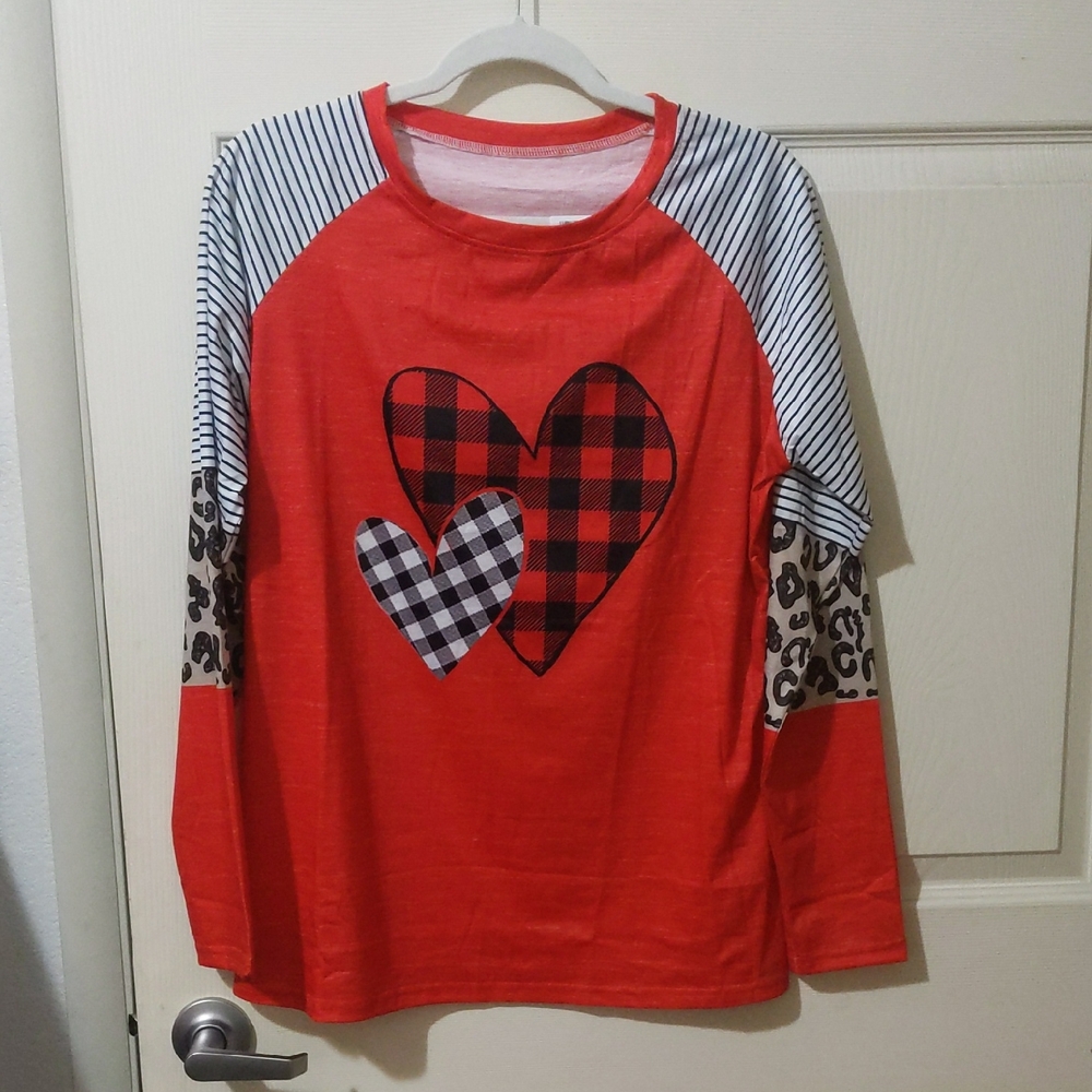 Amazon Women's Red Heart Long Sleeve Tee M